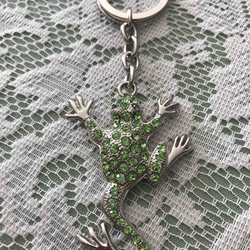 Key ring or purse decoration Frog silver. Cute